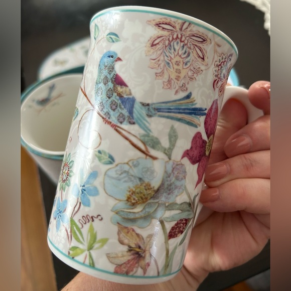 Lightahead Elegant Bone China Two Coffee Mugs Set in Decorative Box - Picture 6 of 12